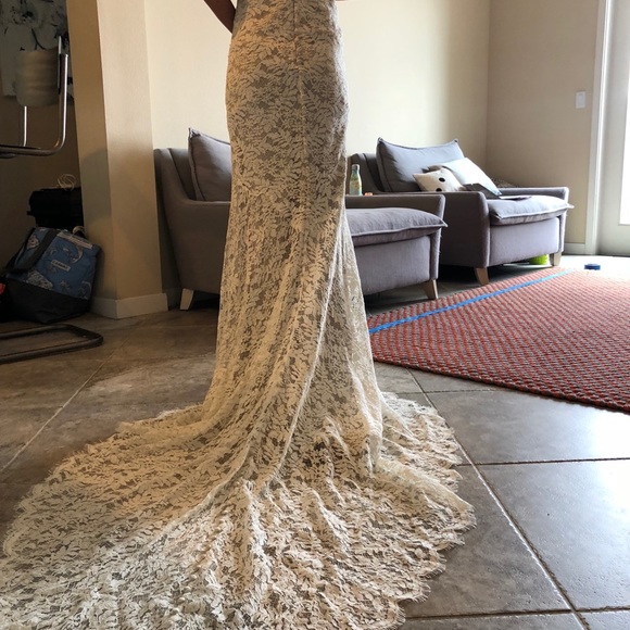 Wedding dress - Picture 7 of 8